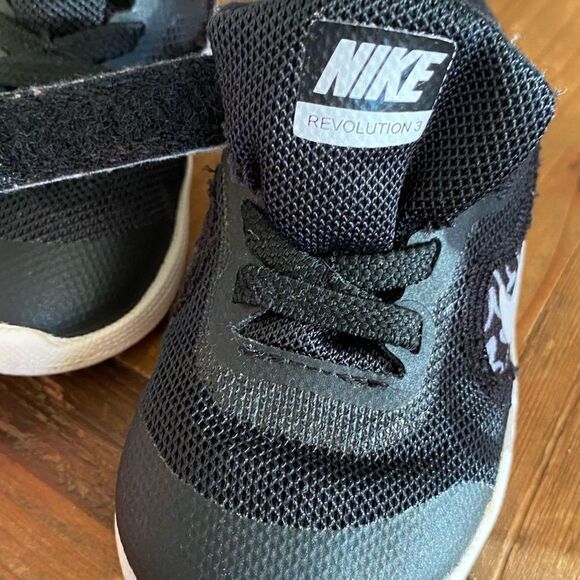 Nike Revolution 3 Print TD Black Hearts Infant Toddler Running Shoe Size 5 - Picture 6 of 8